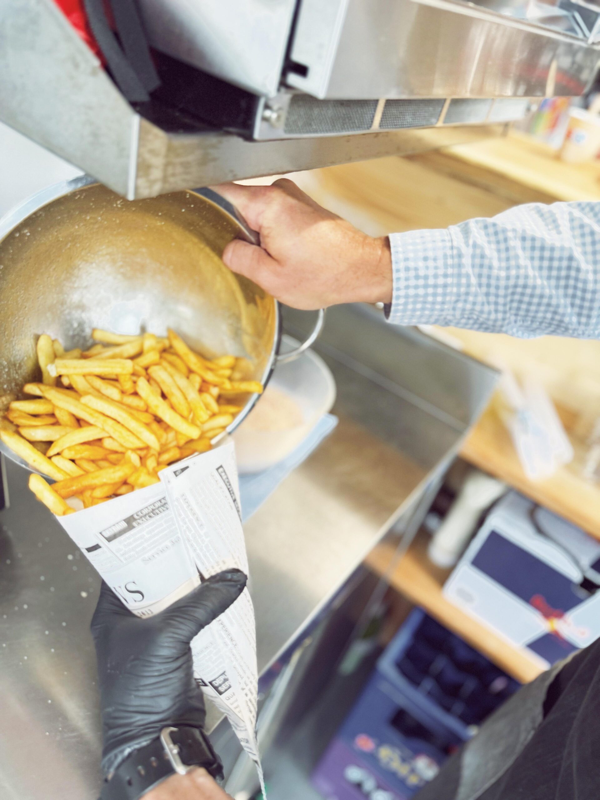 Trüffelpommes beim Boxenstop beim Almschatz auf der Turrach