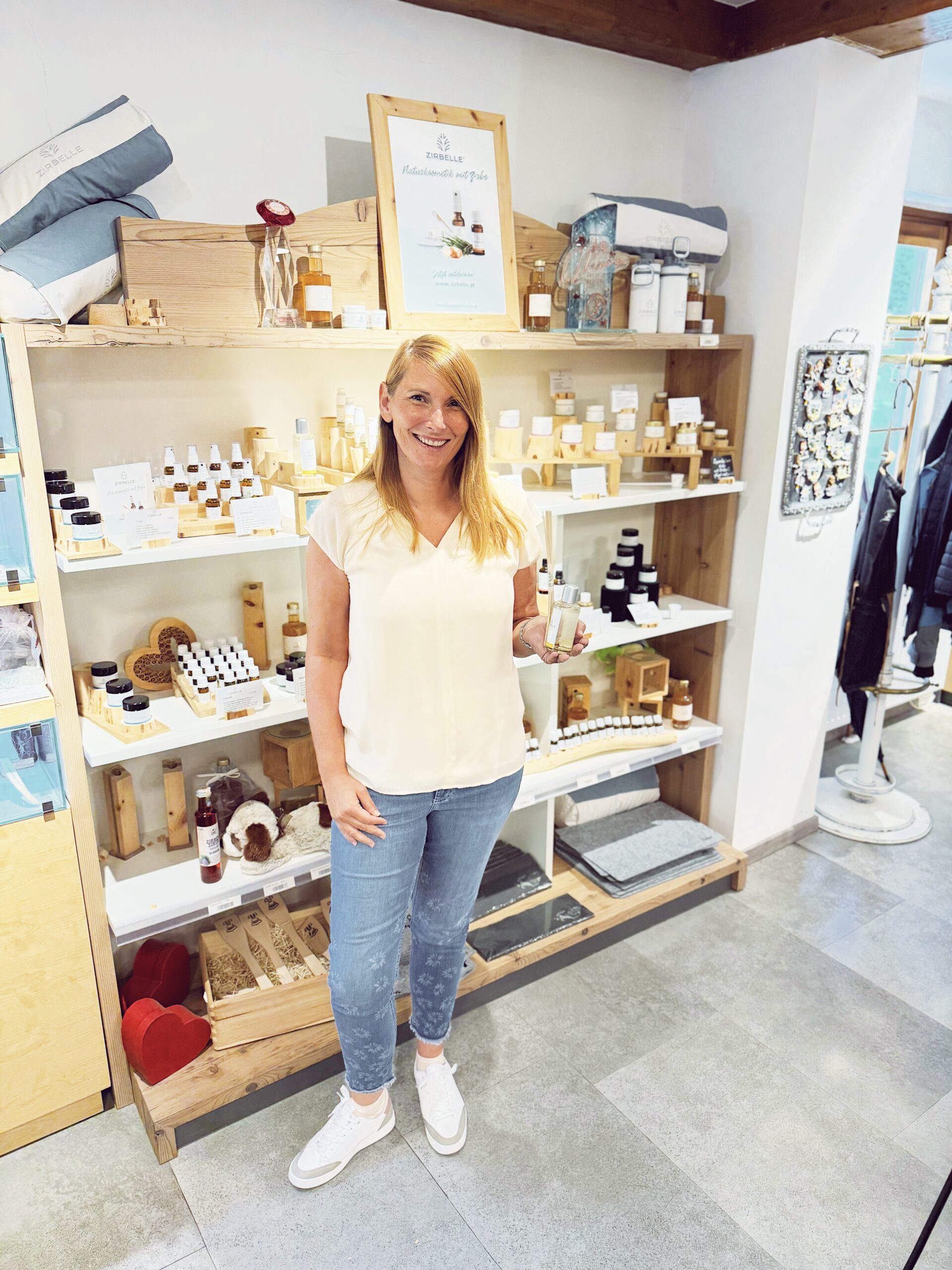 Christina vom Almschatz auf der Turrach mit ihrer Zirbelle Linie